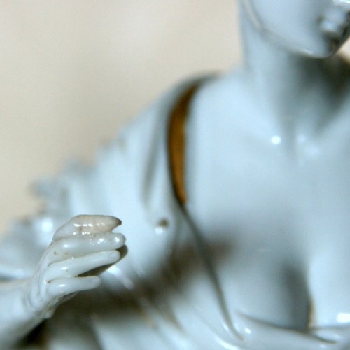 Дама со свитком и двумя путти, Capodimonte, Италия, 1950 гг