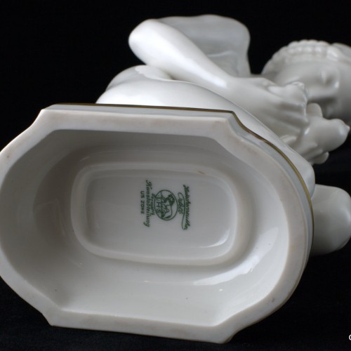 Обнаженная девушка с голубями, Hutschenreuther, Германия