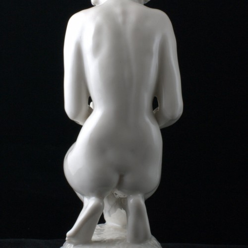 Обнаженная девушка с голубями, Hutschenreuther, Германия