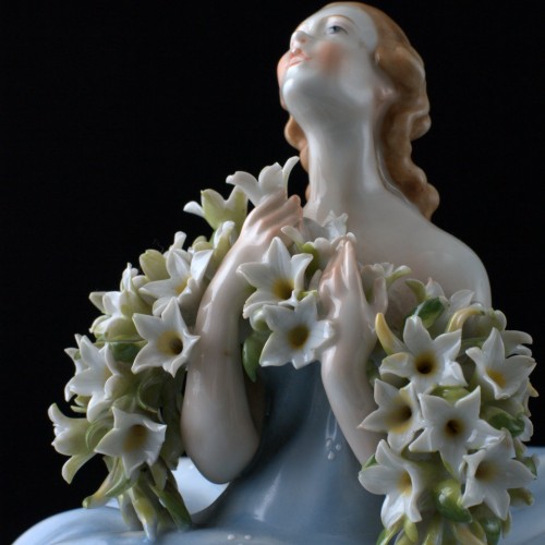 Девушка с гирляндой цветов, Von Schierholz, Германия, 1951-72 гг