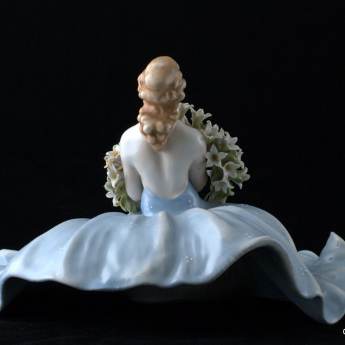 Девушка с гирляндой цветов, Von Schierholz, Германия, 1951-72 гг