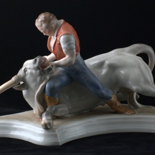 Укрощение быка, Herend, Венгрия