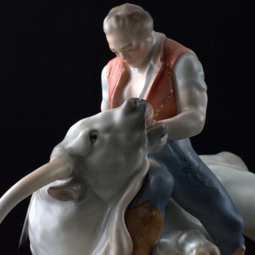 Укрощение быка, Herend, Венгрия