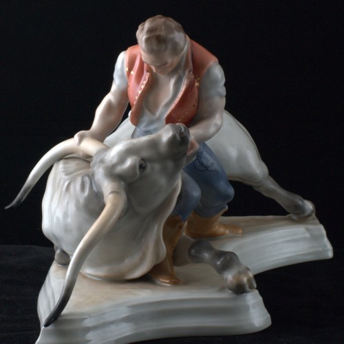 Укрощение быка, Herend, Венгрия