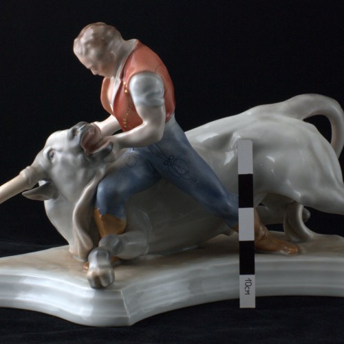 Укрощение быка, Herend, Венгрия