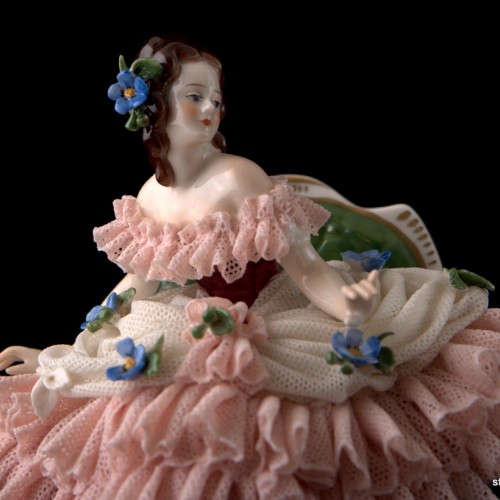 Барышня на диване, кружевная, Volkstedt, Германия
