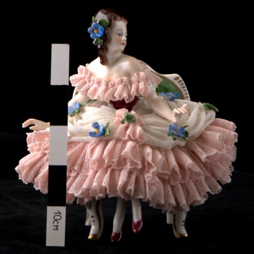 Барышня на диване, кружевная, Volkstedt, Германия