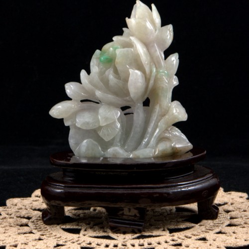Резной камень "Пион", нефрит, Китай