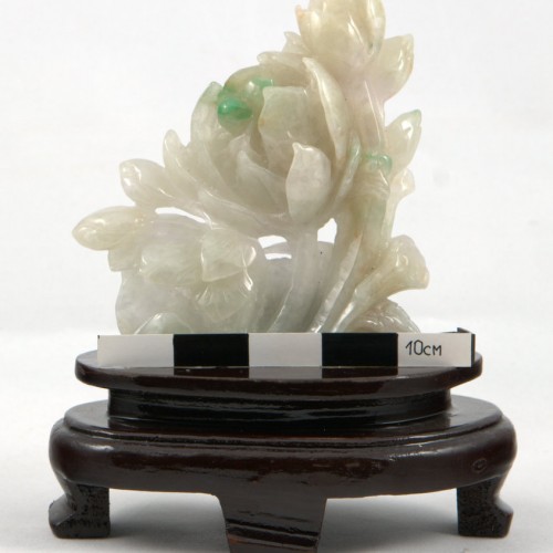 Резной камень "Пион", нефрит, Китай