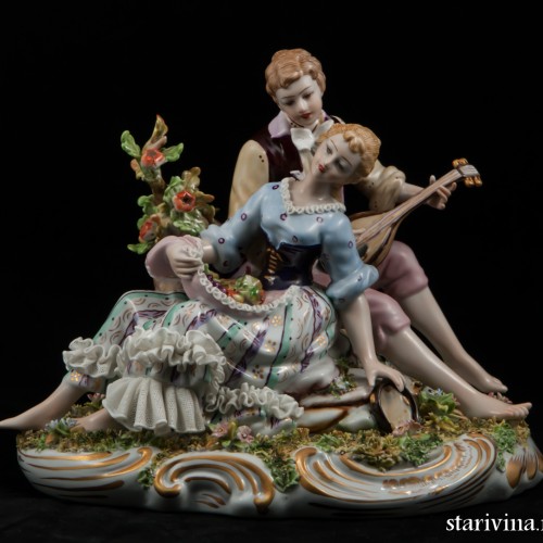 Влюбленная пара с лютней и бубном, Capodimonte, Италия