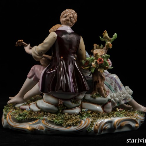 Влюбленная пара с лютней и бубном, Capodimonte, Италия