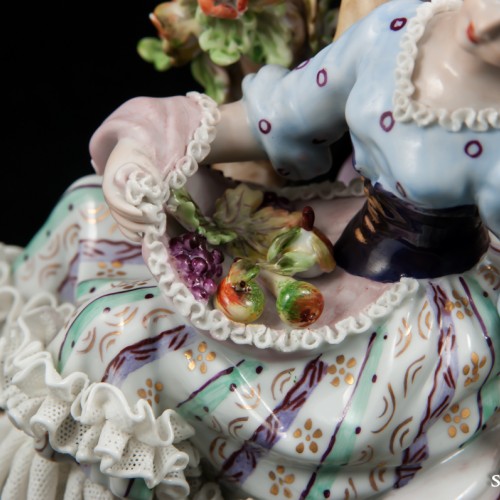 Влюбленная пара с лютней и бубном, Capodimonte, Италия