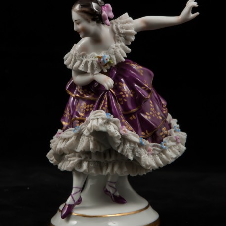 Балерина в сиреневом платье, кружевная, Volkstedt, Германия, 1915-34 гг