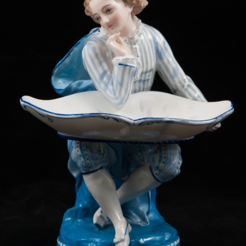 Юноша с вазой, Франция