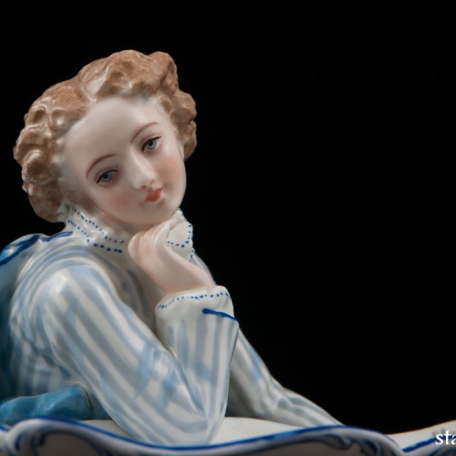 Юноша с вазой, Франция