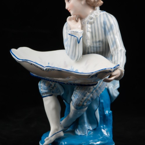 Юноша с вазой, Франция