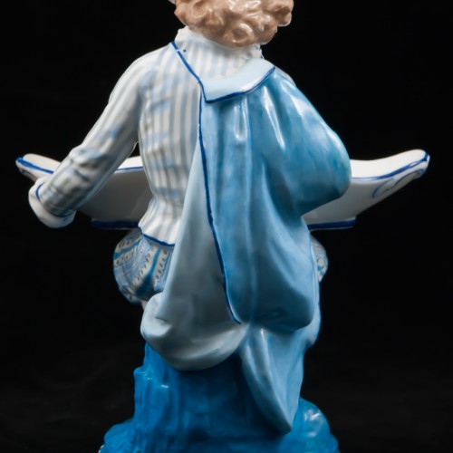 Юноша с вазой, Франция