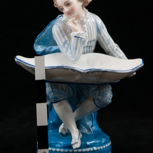 Юноша с вазой, Франция