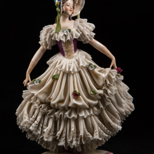 Девшука в синей шляпке с зелеными лентами, кружевная, Дрезден, Германия, до 1940 гг