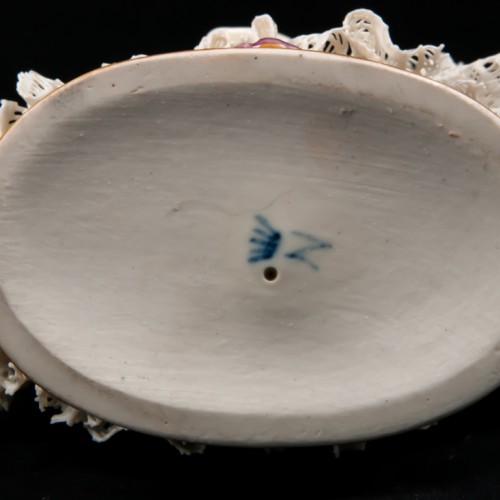 Девшука в синей шляпке с зелеными лентами, кружевная, Дрезден, Германия, до 1940 гг