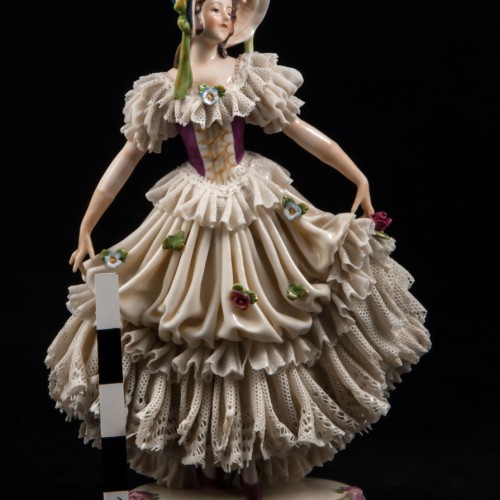 Девшука в синей шляпке с зелеными лентами, кружевная, Дрезден, Германия, до 1940 гг