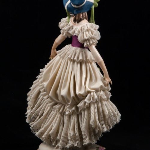 Девшука в синей шляпке с зелеными лентами, кружевная, Дрезден, Германия, до 1940 гг