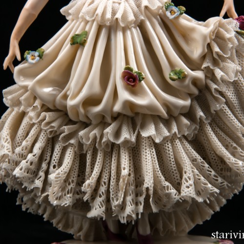 Девшука в синей шляпке с зелеными лентами, кружевная, Дрезден, Германия, до 1940 гг