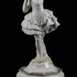 Балерина в белом платье на пьедестале, Volkstedt, Германия, 1915-36 гг