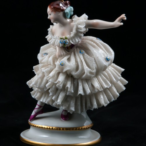 Балерина с поднятой рукой, кружевная, Volkstedt, Германия, вт. пол. 20 в