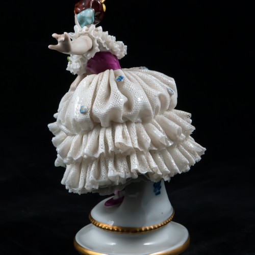 Балерина с поднятой рукой, кружевная, Volkstedt, Германия, вт. пол. 20 в