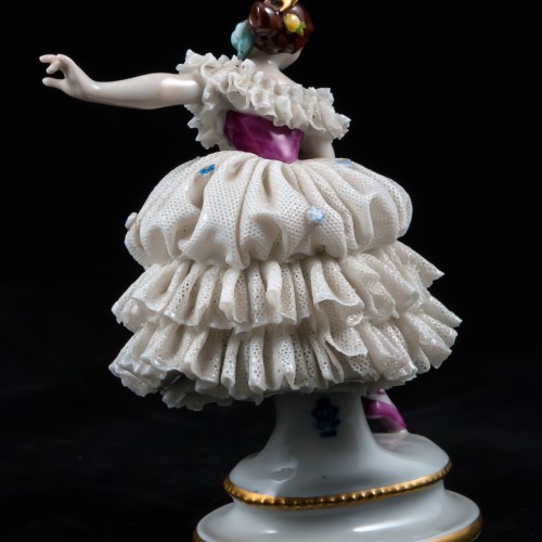 Балерина с поднятой рукой, кружевная, Volkstedt, Германия, вт. пол. 20 в