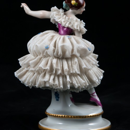 Балерина с поднятой рукой, кружевная, Volkstedt, Германия, вт. пол. 20 в