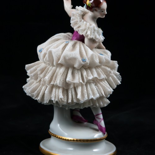 Балерина с поднятой рукой, кружевная, Volkstedt, Германия, вт. пол. 20 в