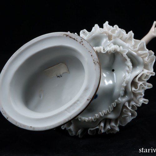 Балерина с поднятой рукой, кружевная, Volkstedt, Германия, вт. пол. 20 в