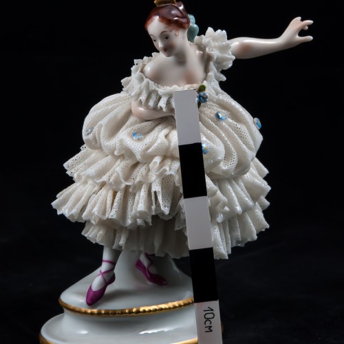 Балерина с поднятой рукой, кружевная, Volkstedt, Германия, вт. пол. 20 в