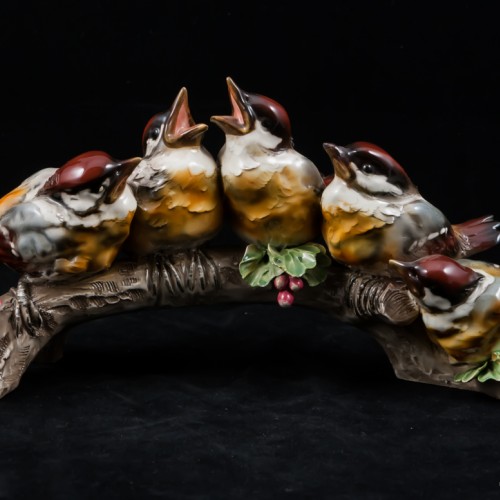 Пять птичек на ветке, Tay, Италия