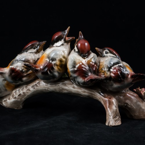 Пять птичек на ветке, Tay, Италия