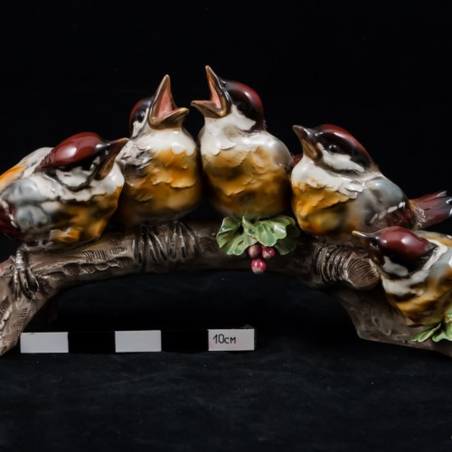 Пять птичек на ветке, Tay, Италия