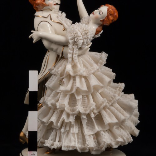 Вальсирующая пара в белом, кружевная, Дрезден, Германия, 1950-60 гг