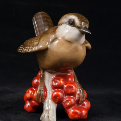 Крапивник с гроздью рябины, миниатюра, Hutschenreuther, Германия