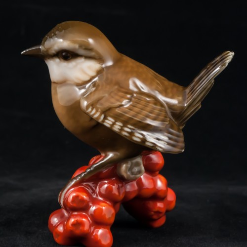 Крапивник с гроздью рябины, миниатюра, Hutschenreuther, Германия