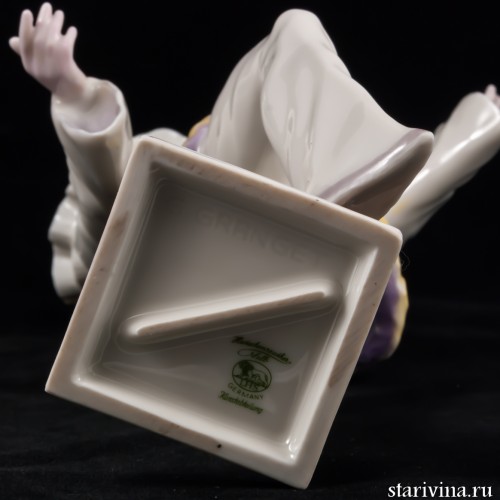 Пьеро с пером на шляпе и тюльпаном, Hutschenreuther, Германия, 1955-68 гг