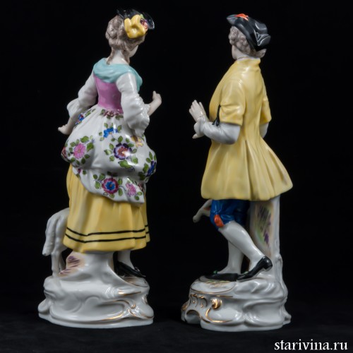 Пара в желтых костюмах с собакой и овечкой, Goebel, Германия, 1935-37 гг