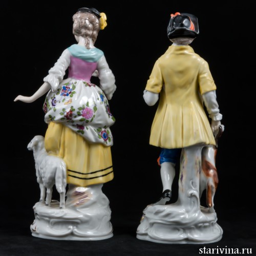 Пара в желтых костюмах с собакой и овечкой, Goebel, Германия, 1935-37 гг