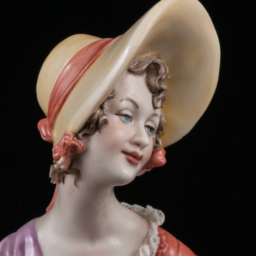 Сидящая дама с корзиной цветов, Bruno Merli, Италия