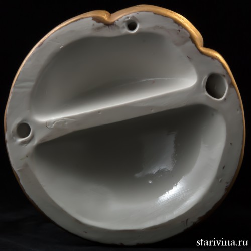 Сидящая дама с корзиной цветов, Bruno Merli, Италия