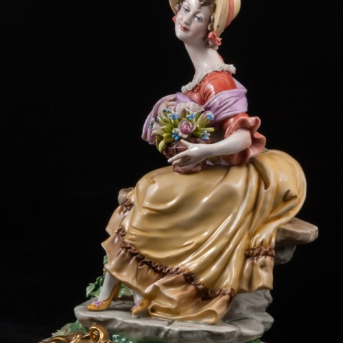 Сидящая дама с корзиной цветов, Bruno Merli, Италия