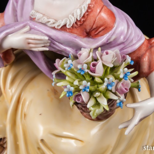 Сидящая дама с корзиной цветов, Bruno Merli, Италия