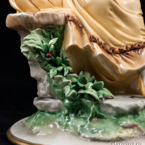 Сидящая дама с корзиной цветов, Bruno Merli, Италия