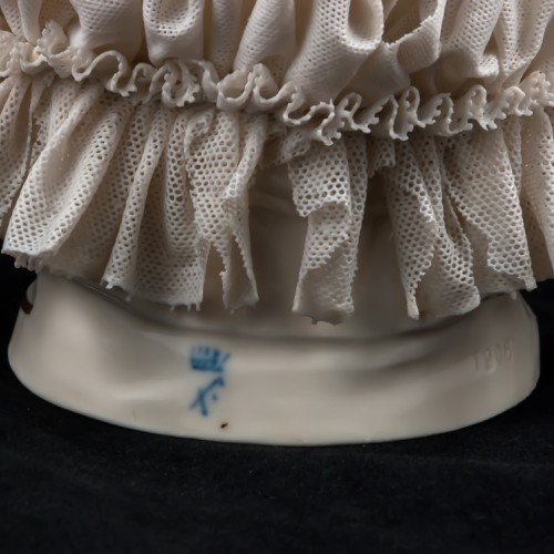 Дама в сиреневом капоре с розовым шарфом, кружевная, Ackermann & Fritze, Германия, 1908-51 гг